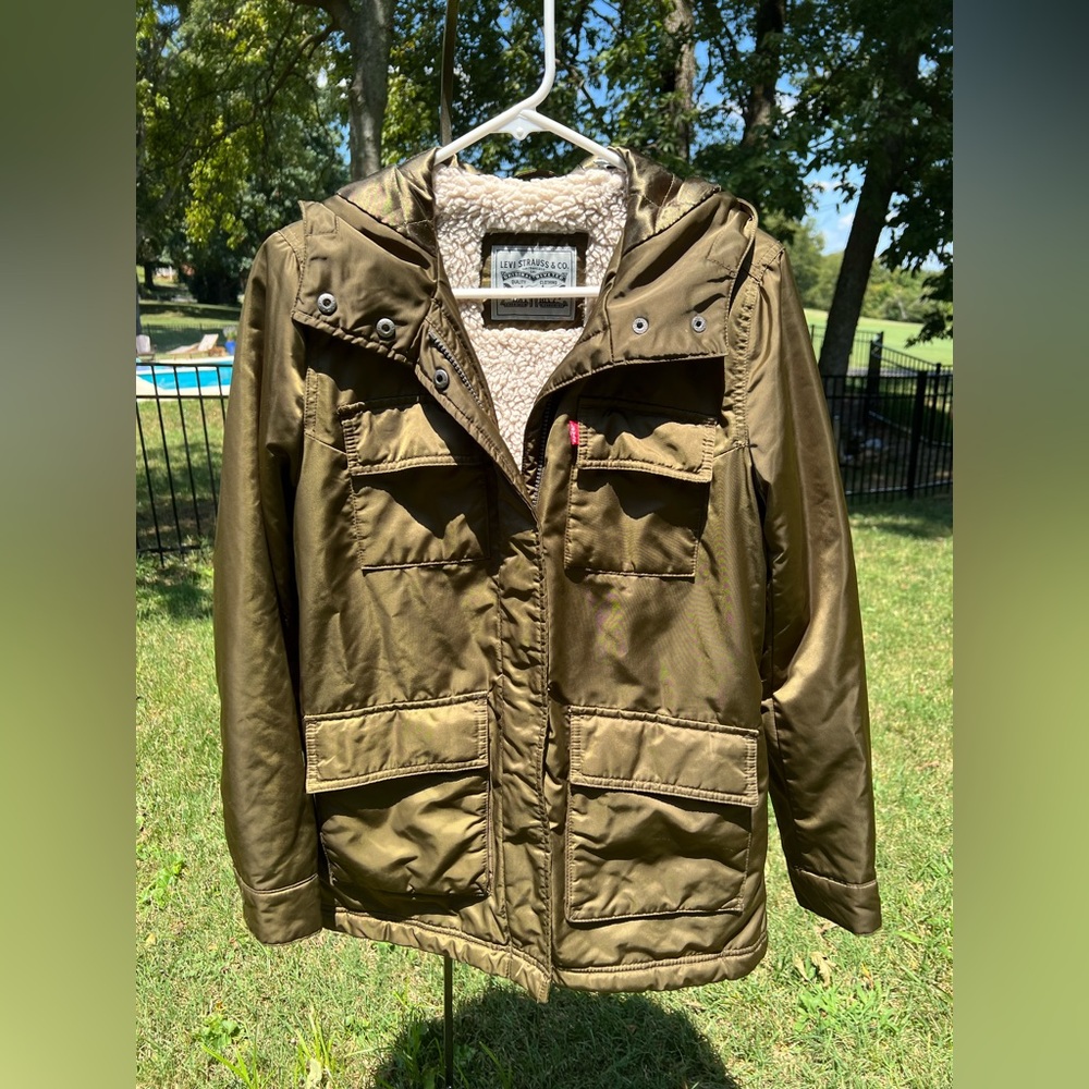 Levi’s Hooded Women’s Jacket / Coat, Military Green With Tons of Pockets! Size S
